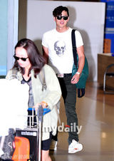 组图：《圣殇》主演李廷镇赵敏秀赞誉回国