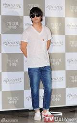 组图：韩彩英等亮相韩片《白瓷之人》试映会