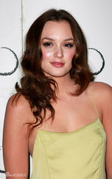 幻灯图集：莉顿-梅斯特吊带裙亮相 略显发福