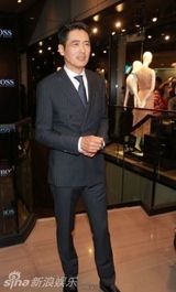 组图：周润发携妻恩爱亮相 瘦身明显否认厌食