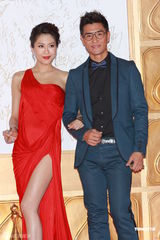 组图：陈敏之陈展鹏携手亮相港姐竞选红毯