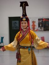 高清幻灯：李倩展示百变造型 《衣被》中魅力非凡