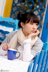 组图：“黄小仙”街拍笑容甜美 白百何明媚一冬