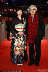 组图：《小小的家》发布会 女星穿和服显羞涩