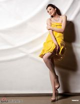 高清组图：吴佩慈瑰丽晚装登场 秀洁白美肌