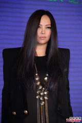 组图：张惠妹15年经典DVD 回忆个唱历程红眼眶