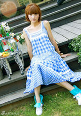 幻灯图：柳岩野餐写真曝光 清凉彩裙衬阳光笑容