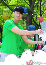 组图：韩星车胜元倡导绿色参加环保活动