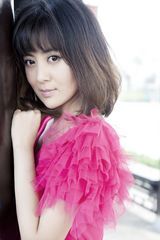 组图：桑叶红暖冬户外写真 超凡脱俗尽显独特魅力