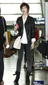 组图：韩团T-ara与新人女子组合赴欧旅行