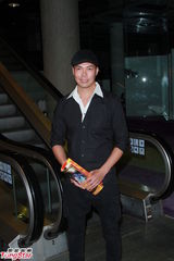 组图：甄子丹书生范儿颠覆硬汉形象 叶倩文心情靓