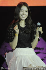 高清图：朴信惠上海热裤跳辣舞 示范可爱颂互动