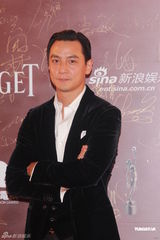 高清图：吴彦祖携黄子琪共走红毯 尽显绅士风度