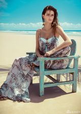 组图：超模芳塔娜如出水芙蓉 比基尼大秀水蛇腰