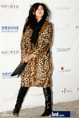 组图：韩笑星洪禄基大婚 SM娱乐家族总动员祝贺