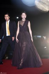 组图：韩国电影青龙奖首尔举行 红毯众星云集