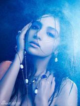 组图：麦迪娜梦幻珠宝大片登封面 造型百变完美颠覆