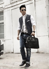 明星爱街拍：撞色连衣裙VS男士丝巾搭配