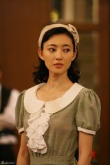 组图：《迷案1937》王丽坤名媛装扮引领淑女风