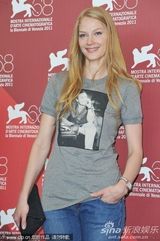 组图：《锅匠裁缝士兵间谍》发布 影帝费尔斯受瞩目