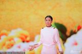 组图：央视蛇年春晚 那英《春暖花开》舞美佳