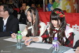 组图：日本组合AKB48成员香港会歌迷热情亲民