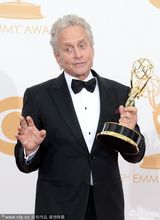 组图：迈克尔-道格拉斯获迷你剧最佳男主角