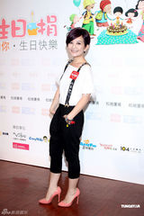 幻灯图集：梁静茹婚后亮相 号召培养孩子公益心