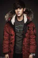 高清组图：韩团NU'EST冬季写真大秀美少年范儿