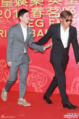 组图：英皇电影春茗星光璀璨 古巨基暂无意结婚