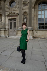 组图：孙俪绿裙清新亮相巴黎时装周优雅看秀