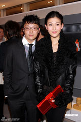 幻灯图集：方力申开画廊众星捧场 陈慧琳等助阵