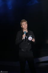 幻灯图：《快男》突围第3场摇滚小子叫板黑面判官