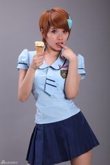 高清组图：i Me学生装秀美腿 舌舔冰激凌春光无限