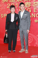 组图：英皇电影春茗星光璀璨 古巨基暂无意结婚