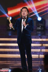 组图：古明华凭《巴不得妈妈》获得最佳男配角