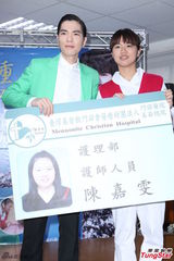 组图：萧敬腾亮相任招募大使 绿色小西装抢镜