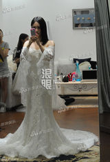 独家：刘芸京城试婚纱表情逗趣 疑筹划补办婚礼