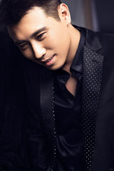 组图：李乃文最新时尚大片 显别样风尚“淑”男