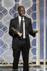 组图：钱德尔凭《谎言屋》获喜剧类电视剧男主