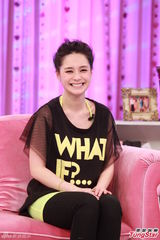 组图：阿娇上节目有说有笑疑甩失恋阴霾