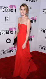 高清图：艾玛-罗伯茨抹胸裙亮相 和奥利维亚斗艳