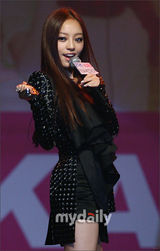 幻灯图：2PM与kARA联合粉丝见面会 带来精彩节目