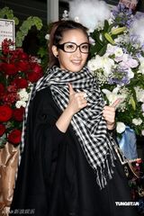 幻灯图：杨丞琳个唱与言承旭甜蜜拥抱 群星助阵观战