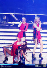 组图：T-ara2AM等助阵某品牌庆典一展歌喉