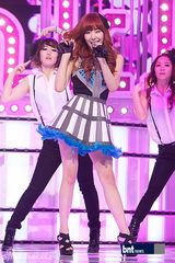 组图：神话与泰蒂徐热唱音乐节目 4minute夺冠