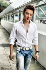 组图：元博街拍写真变身潮男帅气逼人