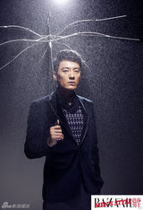 组图：李光洁拍摄杂志写真  绅士装扮凸显型男气质