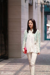 组图：秦子越夏日写真秀冰淇淋色俏皮搭配