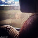 组图：陈冠希女友疑为新品宣传 裹胸出镜大露乳沟